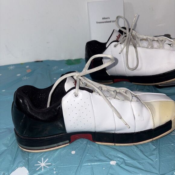 Athletic_Shoes